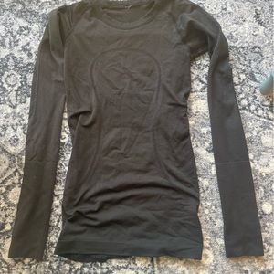 - Lululemon swiftly tech long sleeve